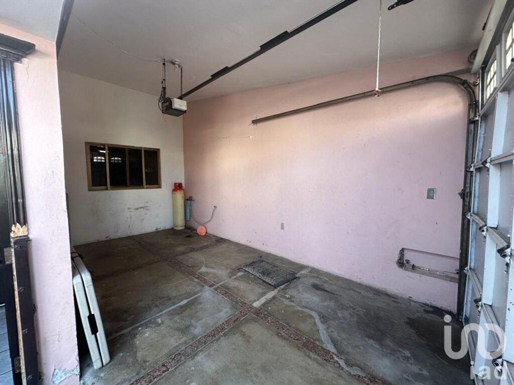 EN VENTA CASA DE DOS NIVELES, FRACCIONAMIENTO JACARANDAS MAZATLÁN, SINALOA.