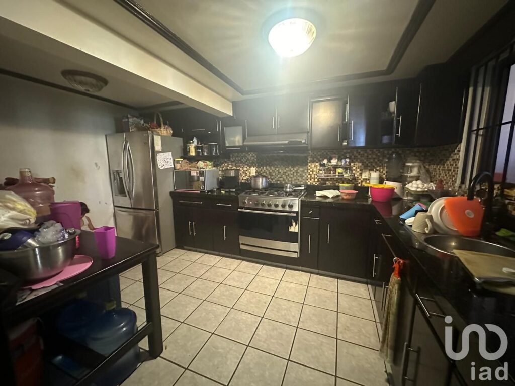 EN VENTA CASA DE DOS NIVELES, FRACCIONAMIENTO JACARANDAS MAZATLÁN, SINALOA.