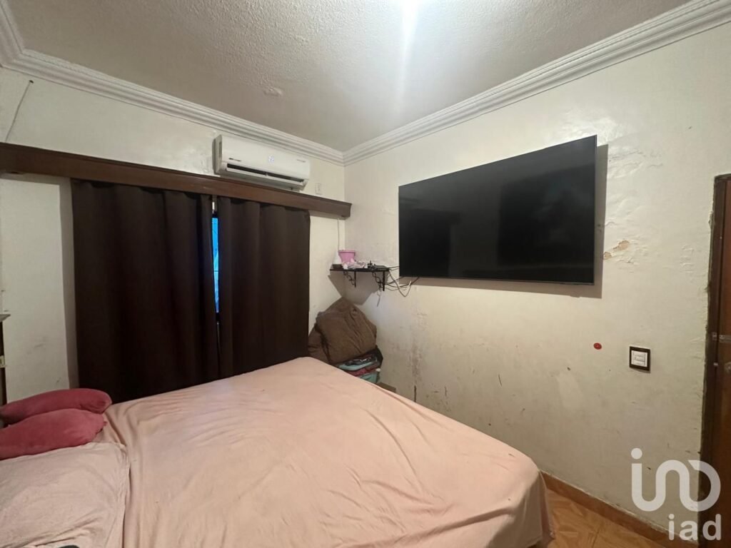 EN VENTA CASA DE DOS NIVELES, FRACCIONAMIENTO JACARANDAS MAZATLÁN, SINALOA.