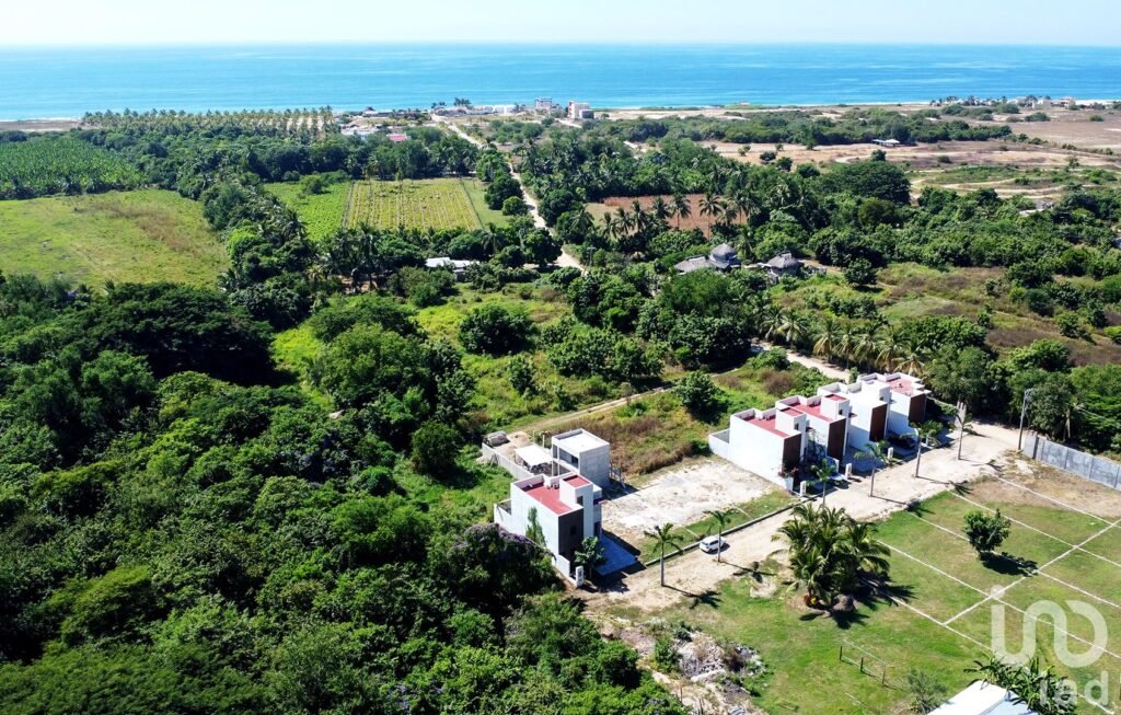 CASA en VENTA a 5 MINUTOS de PLAYA DELFIN