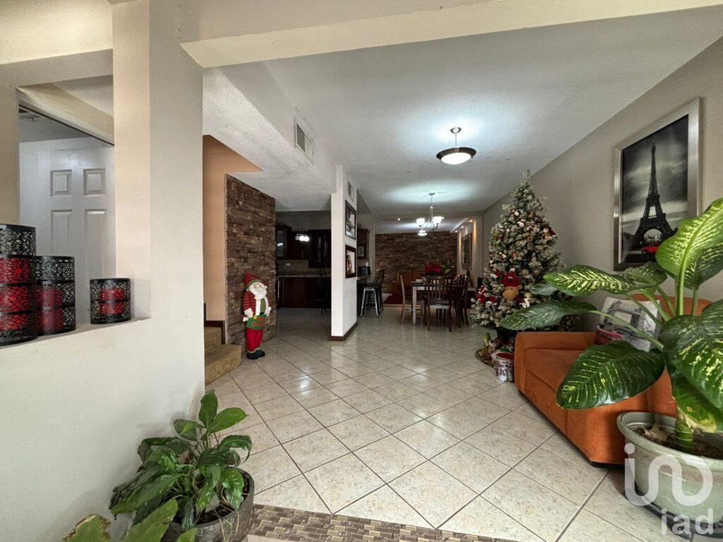 CASA EN VENTA SANTA CLARA II CD. JUAREZ, CHIH FRACC. PRIVADO