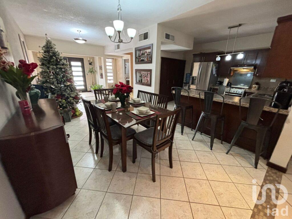 CASA EN VENTA SANTA CLARA II CD. JUAREZ, CHIH FRACC. PRIVADO