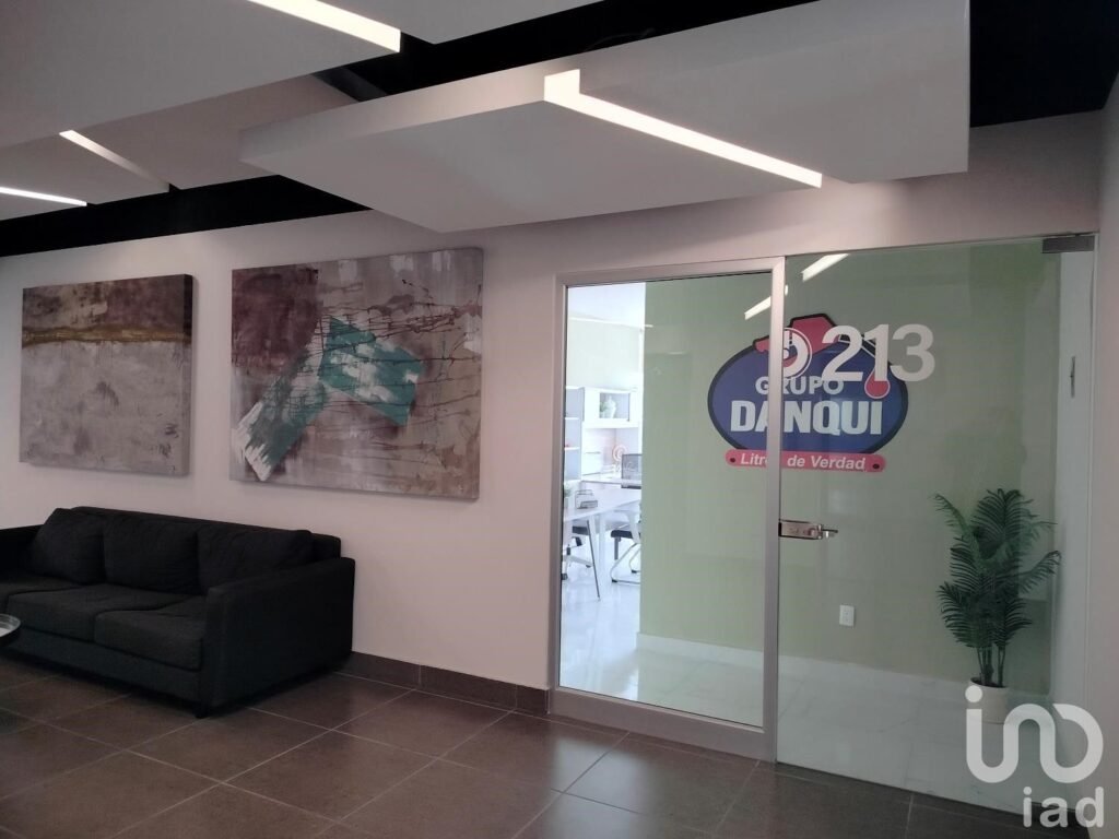 OFICINA EN RENTA AMUEBLADA