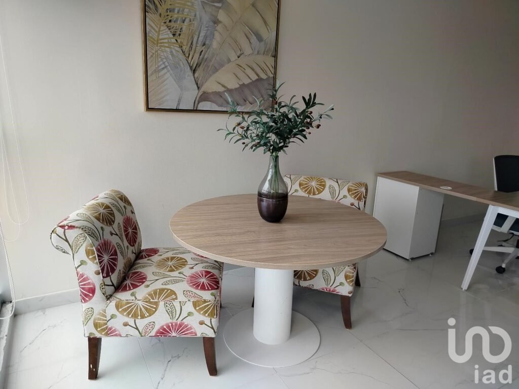 OFICINA EN RENTA AMUEBLADA