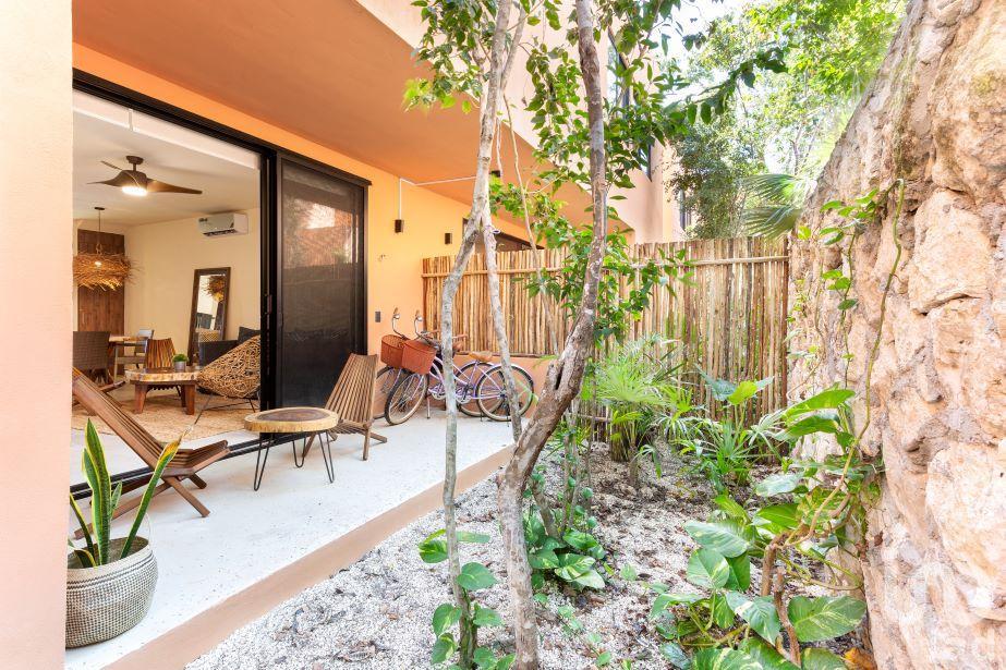 Adorable Departamento duplex con jardín en preventa!