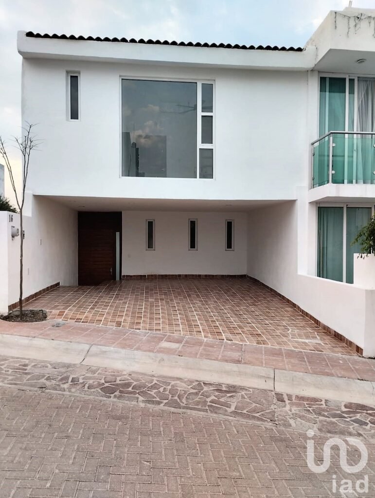 CASA EN VENTA SCHOENSTATT CORREGIDORA