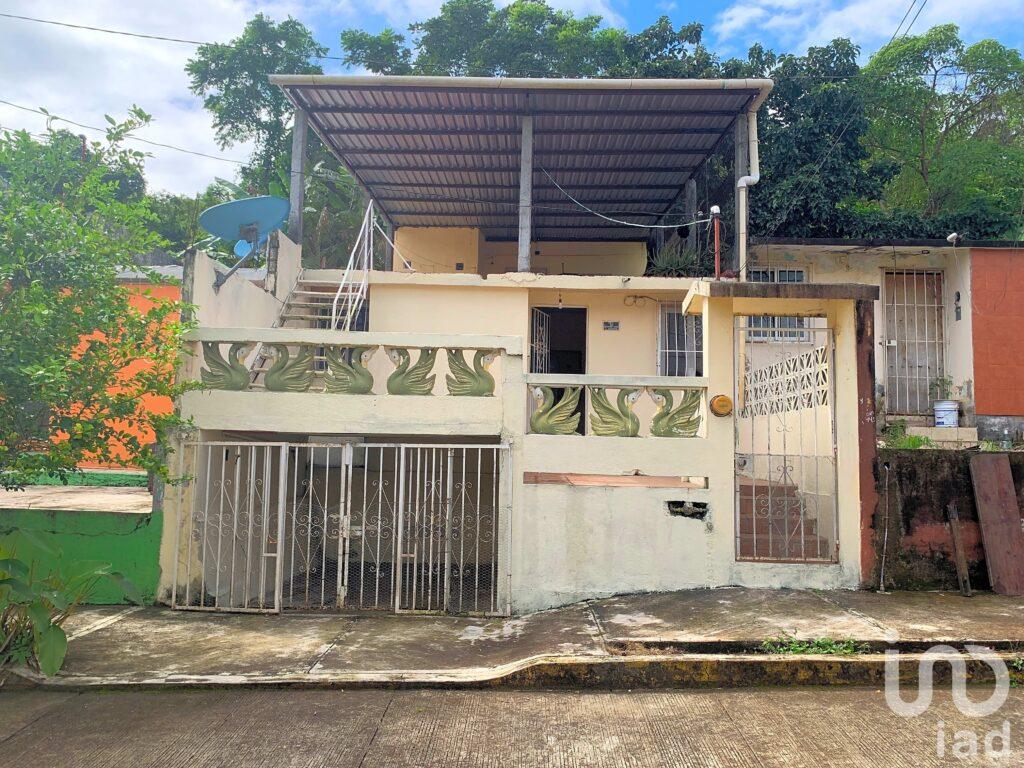 Casa en venta, Calle Herradura #6-B, Unidad Habitacional El Rodeo, Mpio. San Andres Tuxtla, Ver.