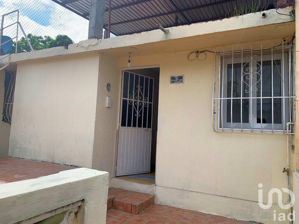 Casa en venta, Calle Herradura #6-B, Unidad Habitacional El Rodeo, Mpio. San Andres Tuxtla, Ver.