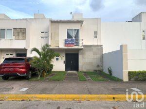Casa en venta, Calle Mar Mediterraneo #166, Fracc. Crystal Lagoons, Veracruz, Ver.
