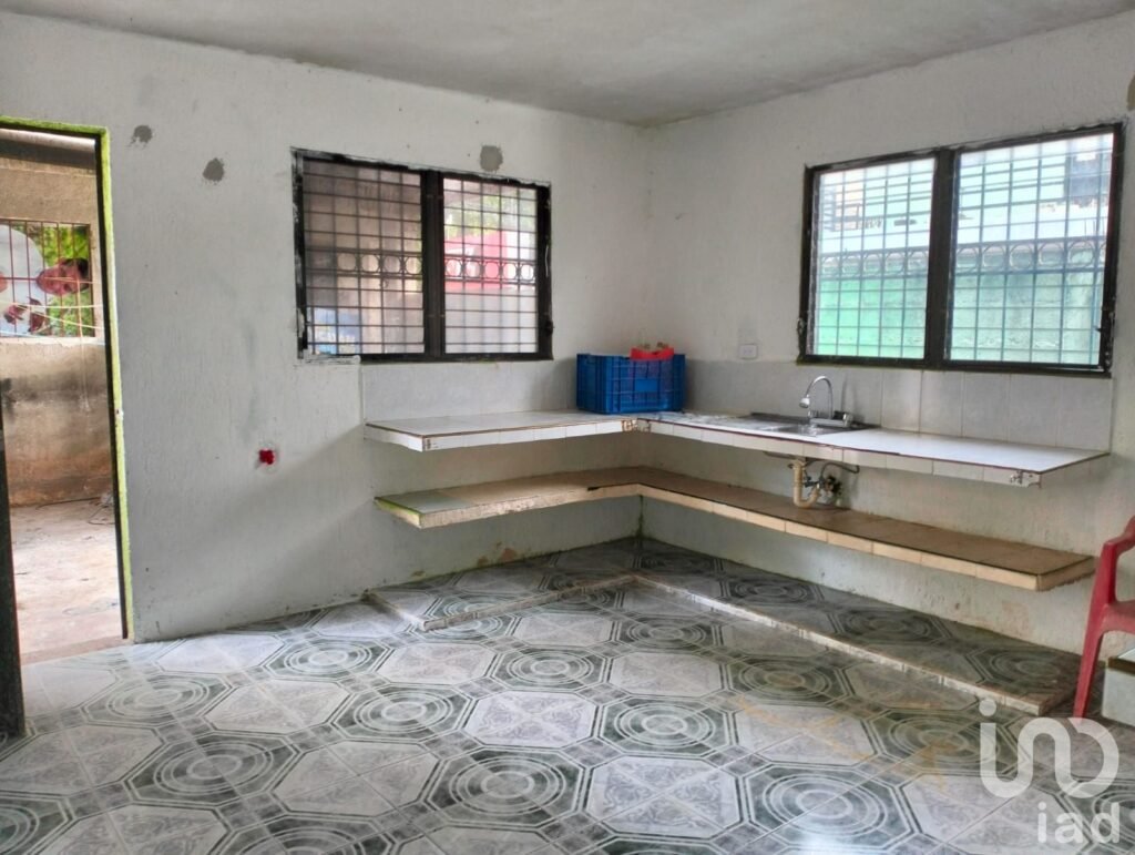 CASA EN VENTA EN MERIDA, EN ESQUINA, ZONA ORIENTE, FRAC. NUEVA PACAPTÚN