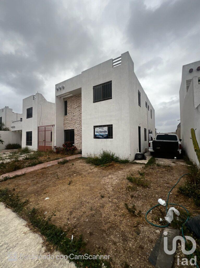 CASA  EN VENTA EN EL FRACCIONAMIENTO LAS AMERICAS II. MERIDA