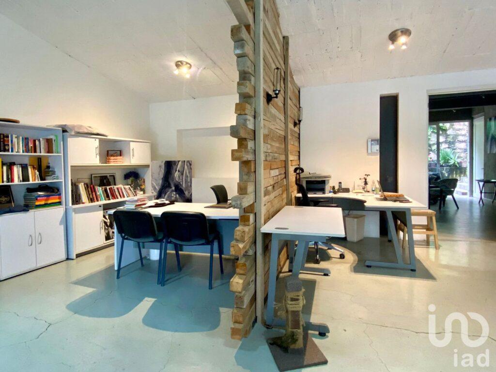 ? Casa de Estilo Sofisticado con Estudio Industrial-Chic: ¡Vive con Elegancia! ✨