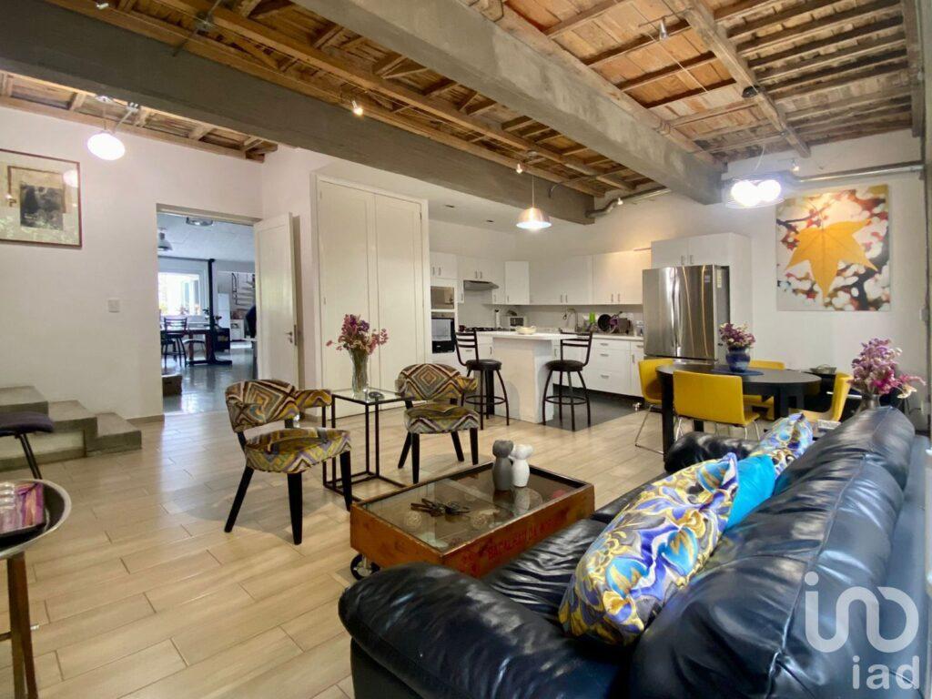 ? Casa de Estilo Sofisticado con Estudio Industrial-Chic: ¡Vive con Elegancia! ✨