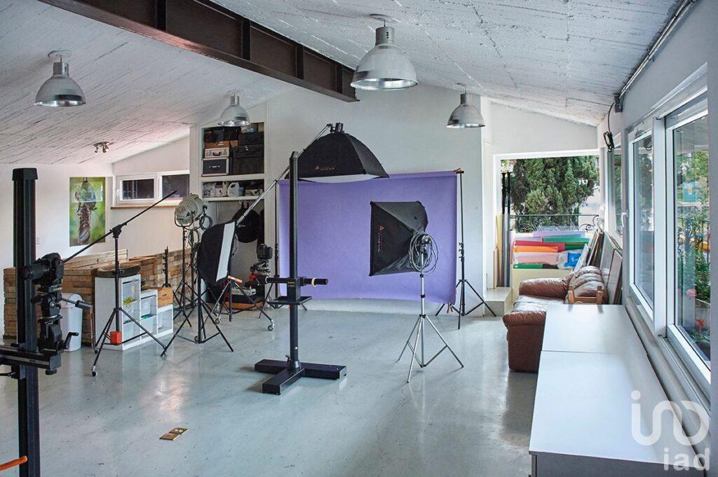 ? Casa de Estilo Sofisticado con Estudio Industrial-Chic: ¡Vive con Elegancia! ✨