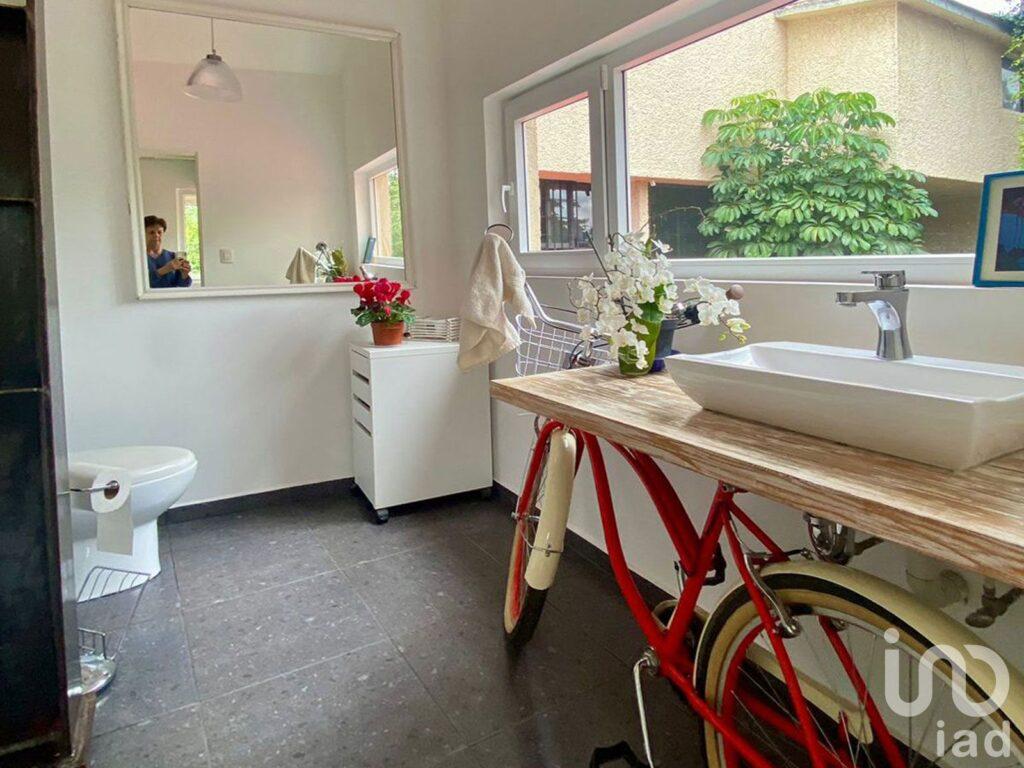 ? Casa de Estilo Sofisticado con Estudio Industrial-Chic: ¡Vive con Elegancia! ✨