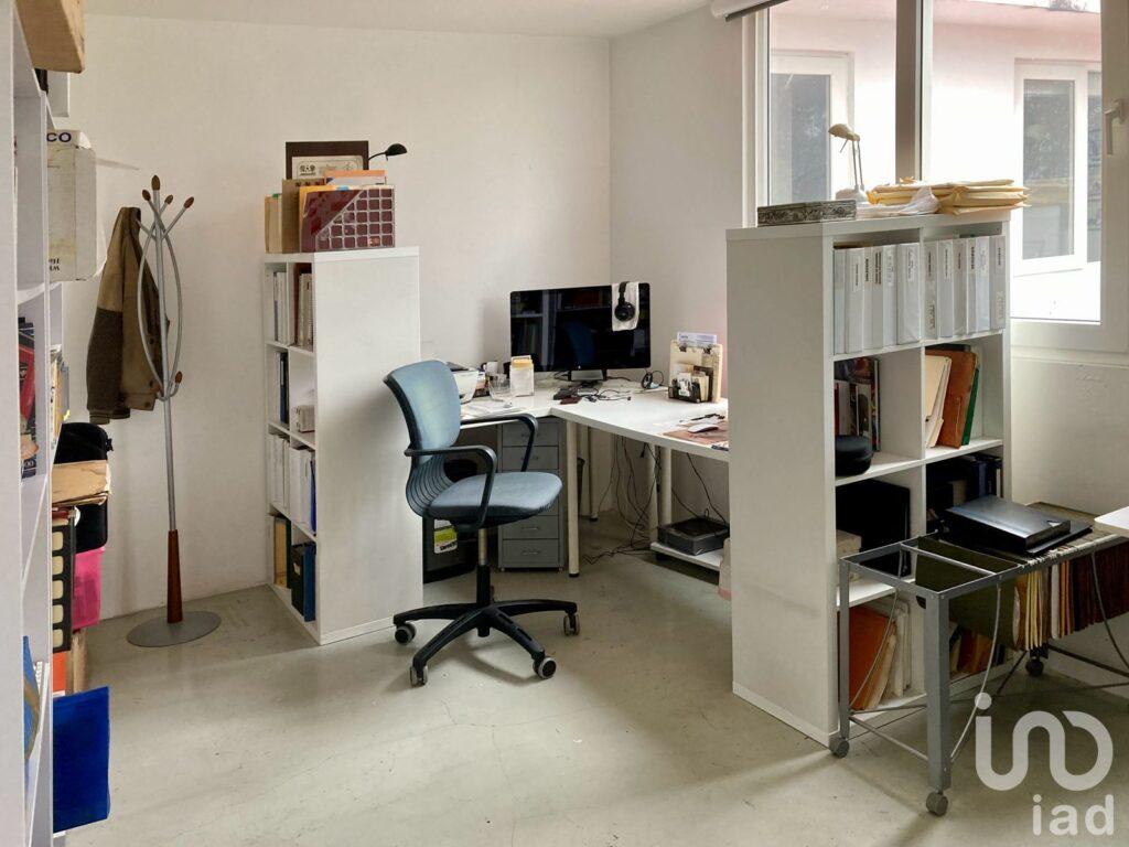 ? Casa de Estilo Sofisticado con Estudio Industrial-Chic: ¡Vive con Elegancia! ✨