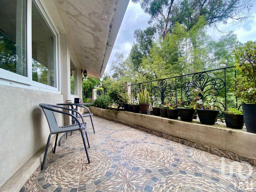 ? Casa de Estilo Sofisticado con Estudio Industrial-Chic: ¡Vive con Elegancia! ✨