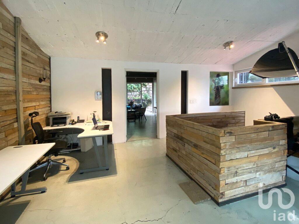 ? Casa de Estilo Sofisticado con Estudio Industrial-Chic: ¡Vive con Elegancia! ✨