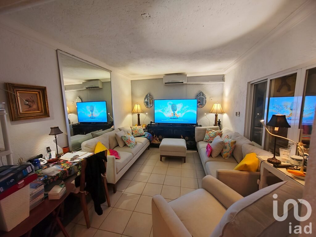 Casa Sola Clavel, Colonia Satélite, Cuernavaca, Morelos