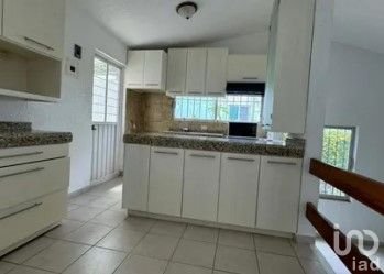 Venta para remodelar en Lomas de Cocoyoc, M