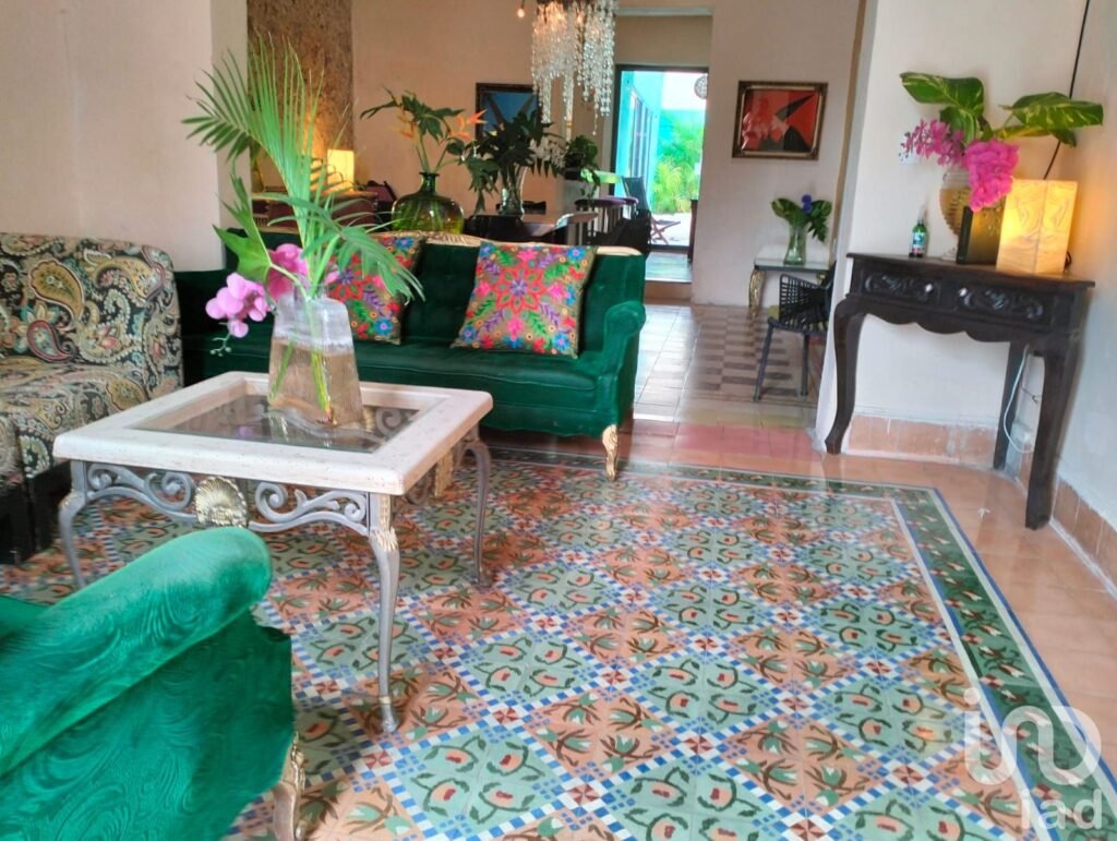 CASA EN VENTA EN EL CENTRO DE MÉRIDA, COMPLETAMENTE REMODELADA, ZONA SANTA ANA