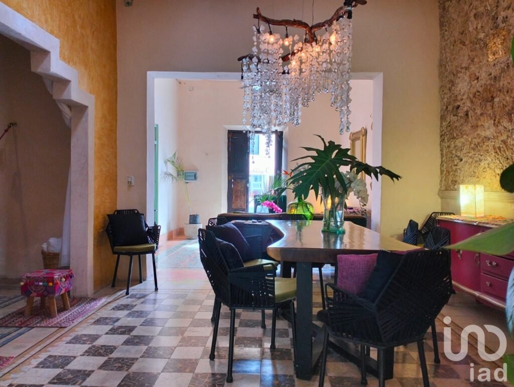 CASA EN VENTA EN EL CENTRO DE MÉRIDA, COMPLETAMENTE REMODELADA, ZONA SANTA ANA
