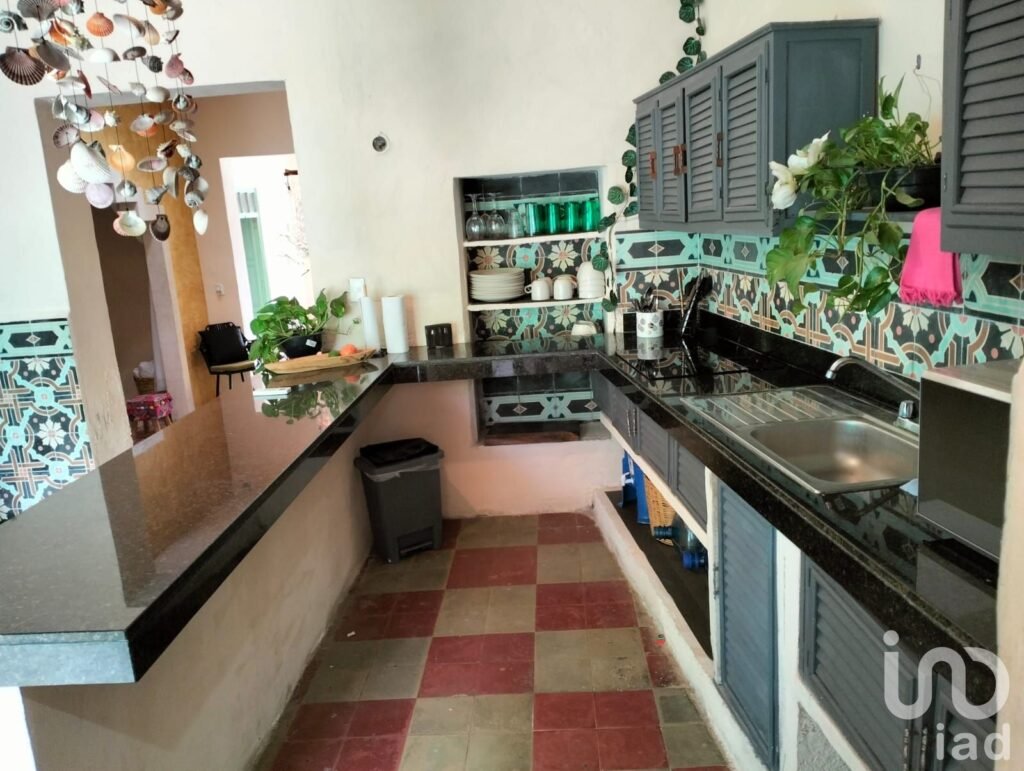 CASA EN VENTA EN EL CENTRO DE MÉRIDA, COMPLETAMENTE REMODELADA, ZONA SANTA ANA