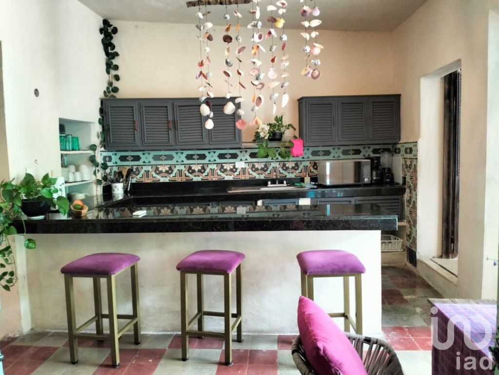 CASA EN VENTA EN EL CENTRO DE MÉRIDA, COMPLETAMENTE REMODELADA, ZONA SANTA ANA
