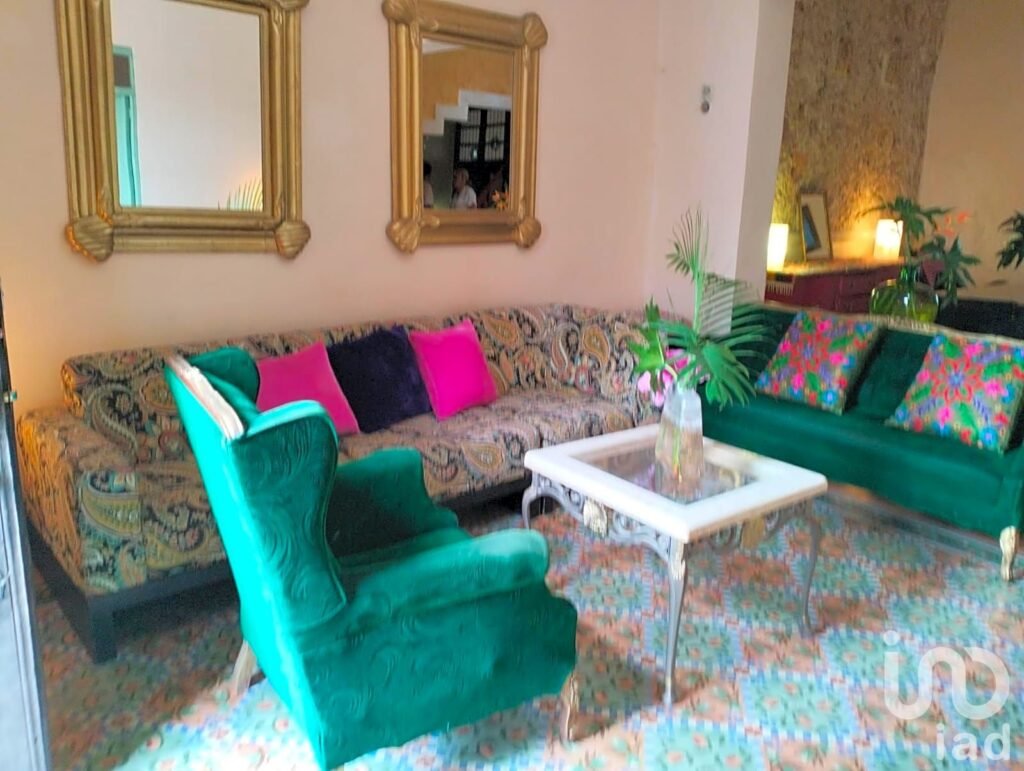 CASA EN VENTA EN EL CENTRO DE MÉRIDA, COMPLETAMENTE REMODELADA, ZONA SANTA ANA