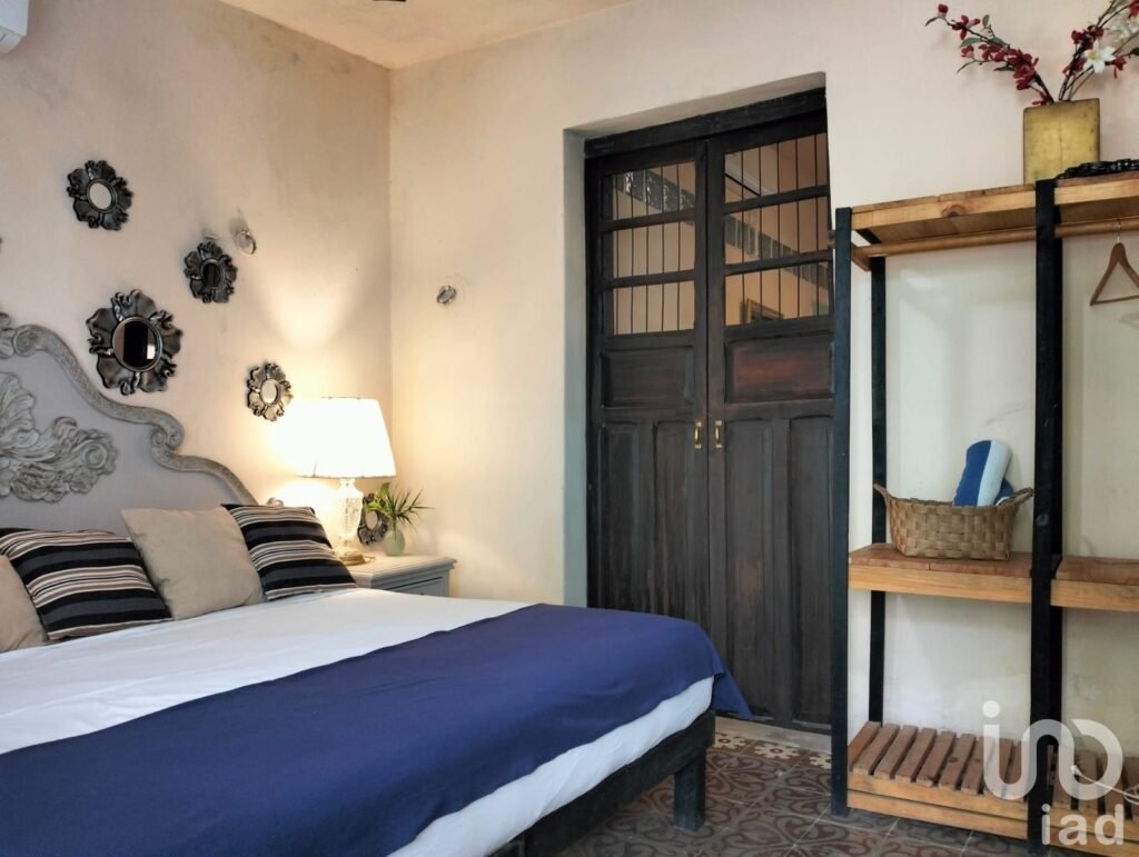 CASA EN VENTA EN EL CENTRO DE MÉRIDA, COMPLETAMENTE REMODELADA, ZONA SANTA ANA