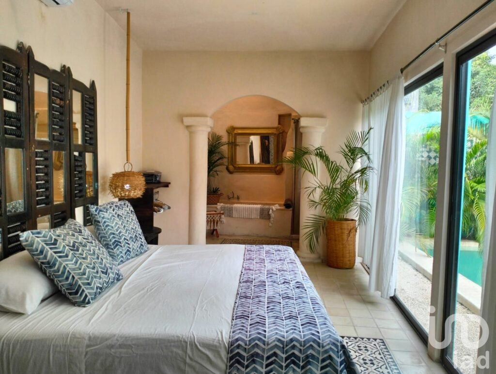 CASA EN VENTA EN EL CENTRO DE MÉRIDA, COMPLETAMENTE REMODELADA, ZONA SANTA ANA