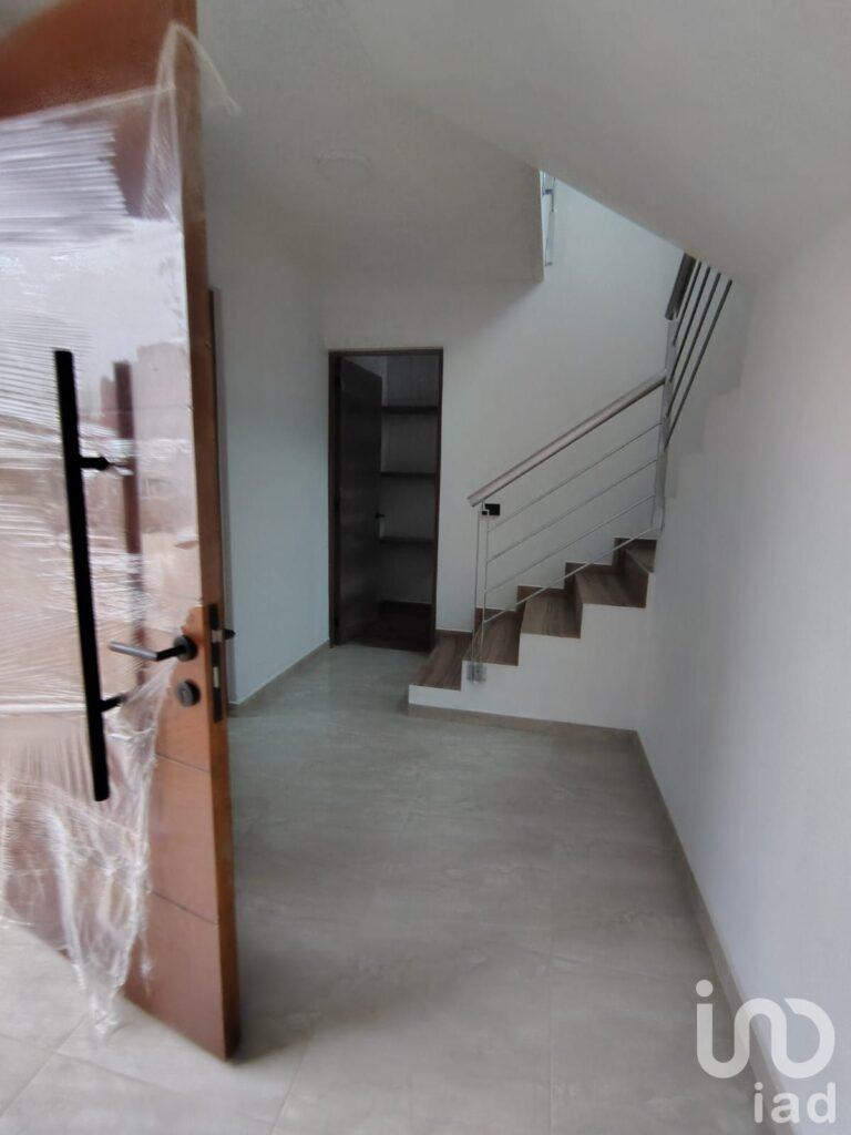 Venta de casa en Fraccionamiento Lirios en Coatepec.