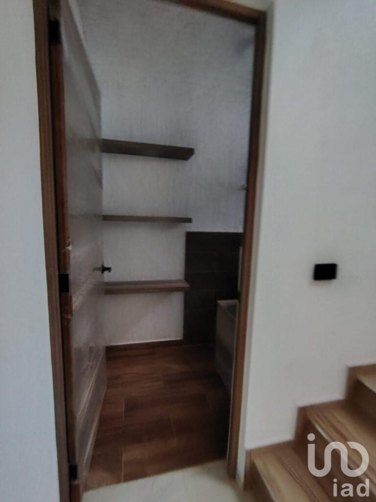 Venta de casa en Fraccionamiento Lirios en Coatepec.