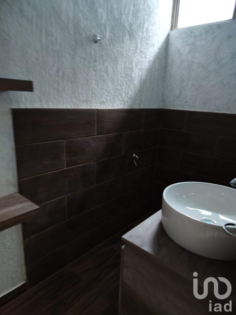 Venta de casa en Fraccionamiento Lirios en Coatepec.