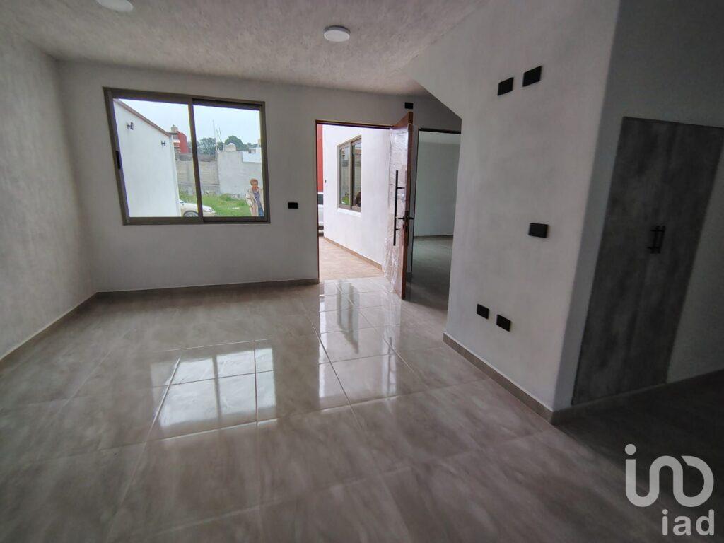 Venta de casa en Fraccionamiento Lirios en Coatepec.