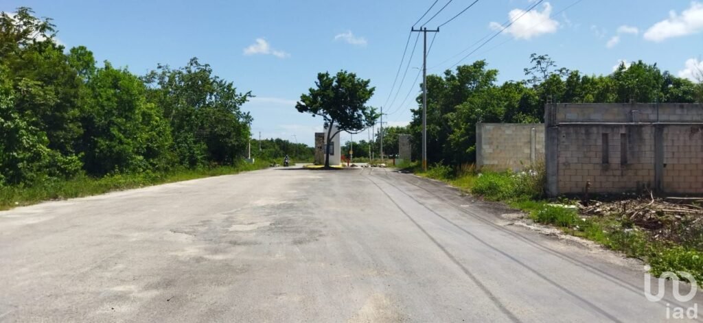TERRENO EN VENTA SOBRE AVENIDA ENTRANDO POR  AV. HUAYACAN