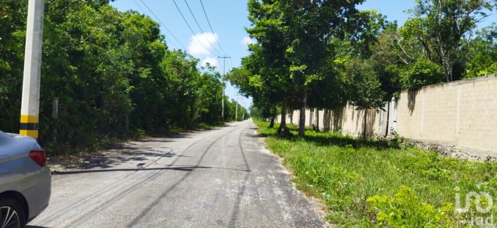 TERRENO EN VENTA SOBRE AVENIDA ENTRANDO POR  AV. HUAYACAN