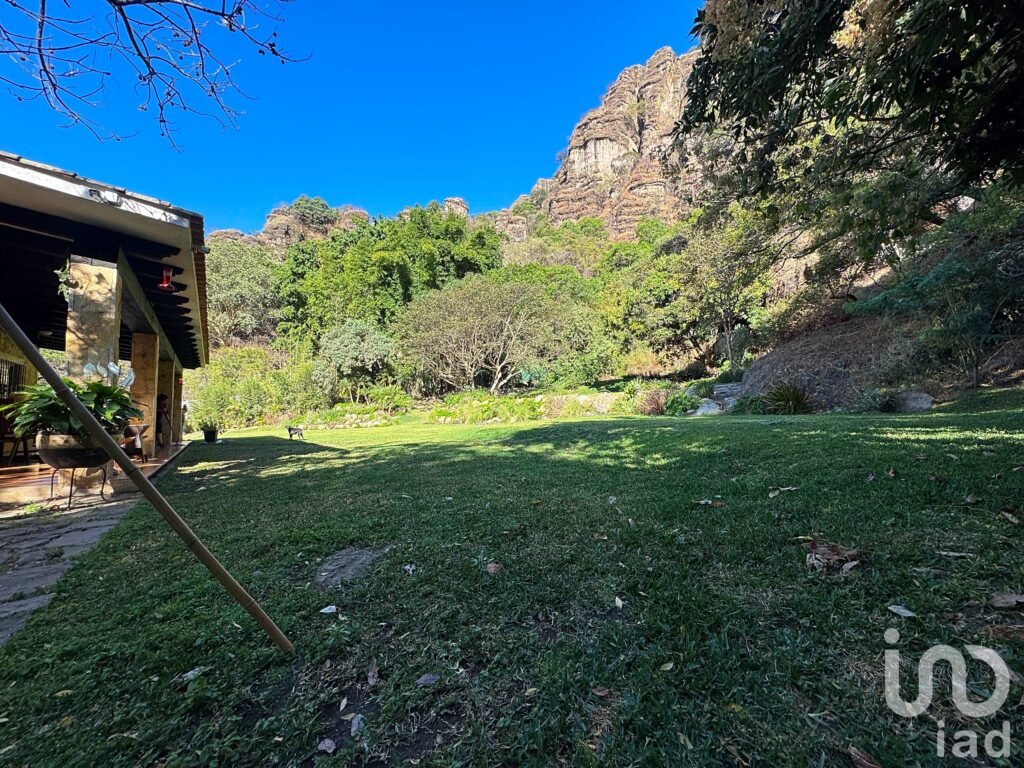 Casa en VENTA EN AMATLÁN DE QUETZALCOATL en Tepoztlán