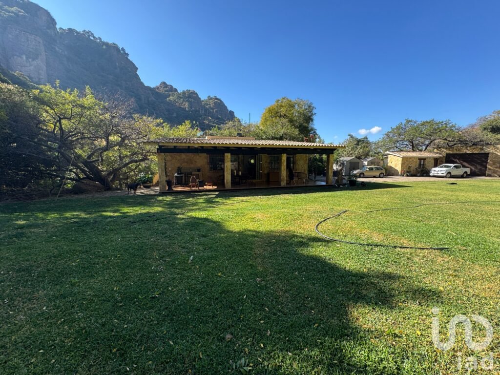 Casa en VENTA EN AMATLÁN DE QUETZALCOATL en Tepoztlán