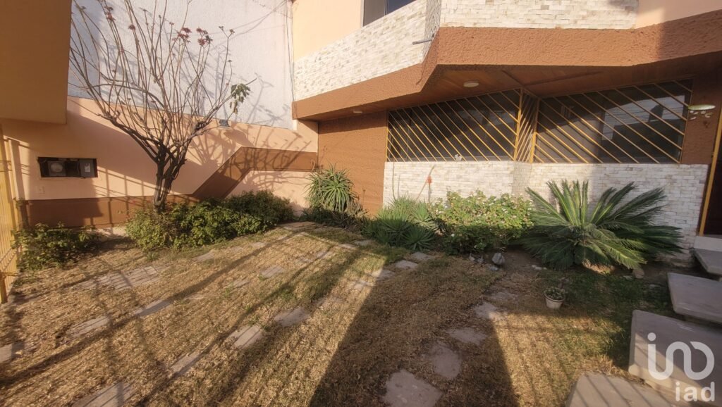 Se renta casa amueblada o sin amueblar en Privada Valle de San Javier, Pachuca, Hidalgo.