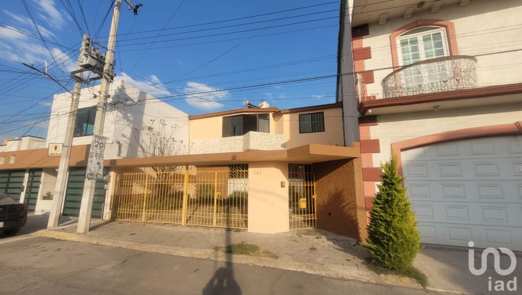Se renta casa amueblada o sin amueblar en Privada Valle de San Javier, Pachuca, Hidalgo.