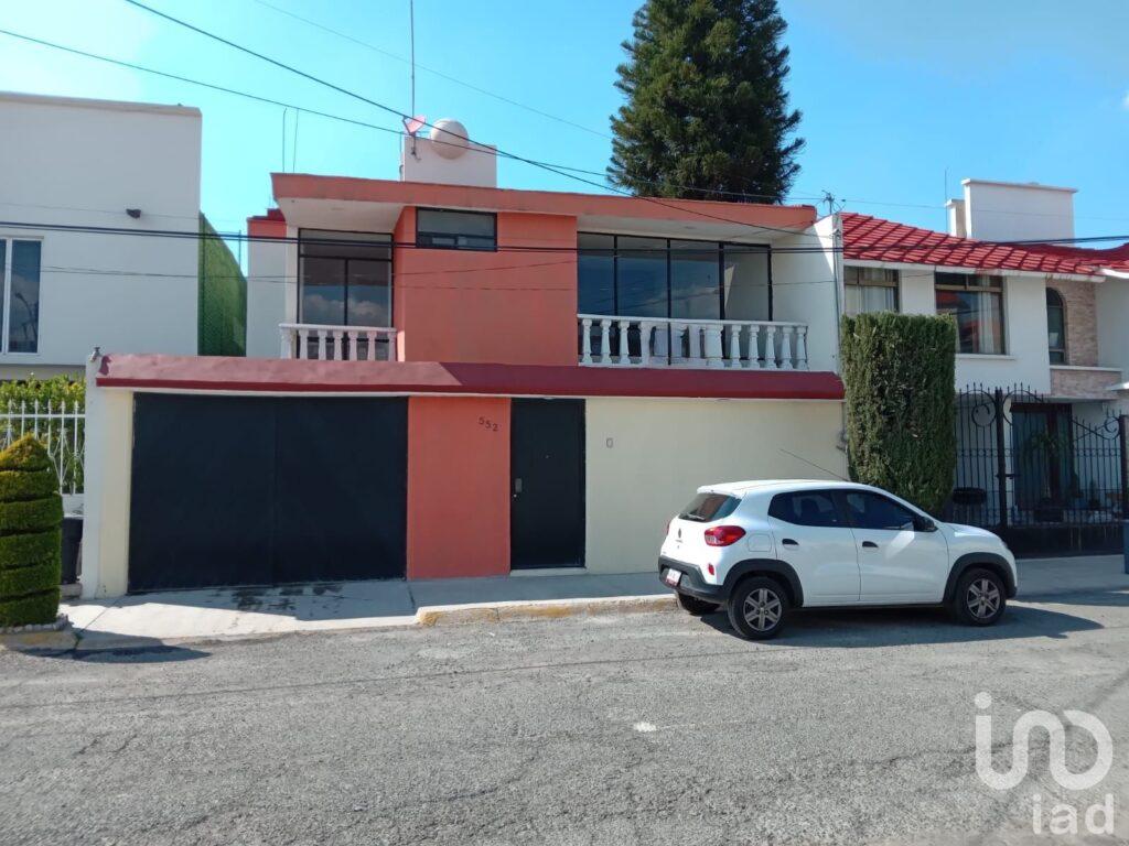 Se vende casa en Privada Samuel Arias y Soria, Valle de San Javier, Pachuca, Hidalgo