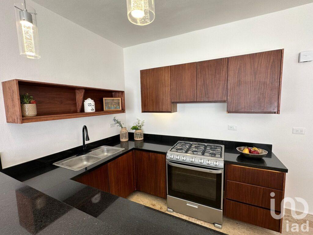 CASA EN VENTA SOBRE AV. HUACAYÁN, CANCÚN CENTRO