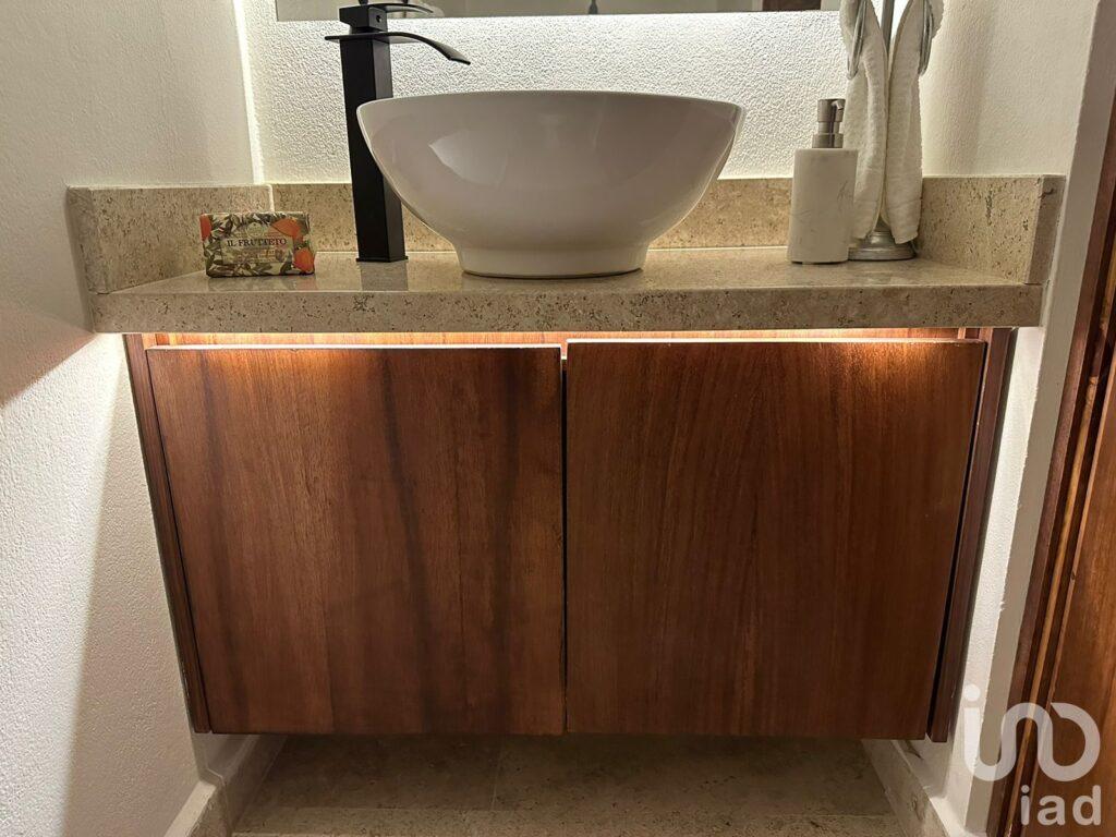 CASA EN VENTA SOBRE AV. HUACAYÁN, CANCÚN CENTRO