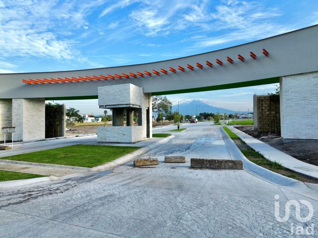 TERRENO EN VENTA EN ZONA RESIDENCIAL DE LUJO EN COLIMA, MEXICO