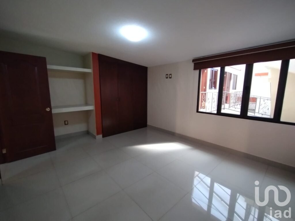 Conjunto de 5 oficinas en renta en Juan Álvarez, Vértice, Toluca, Méx.