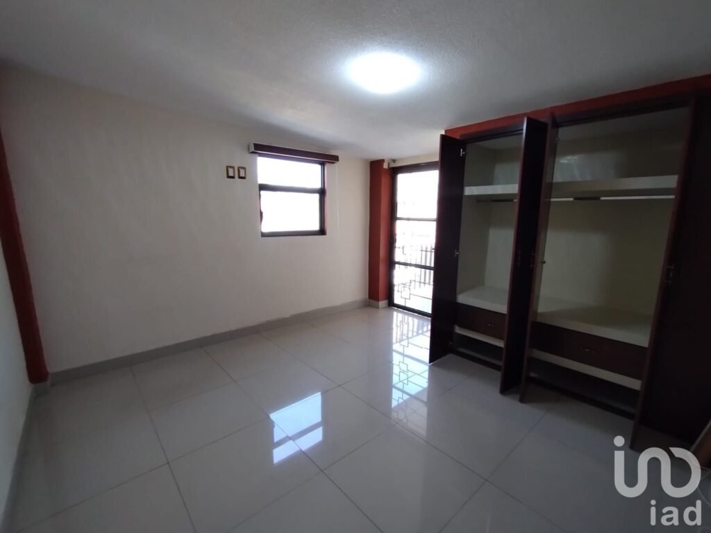 Conjunto de 5 oficinas en renta en Juan Álvarez, Vértice, Toluca, Méx.