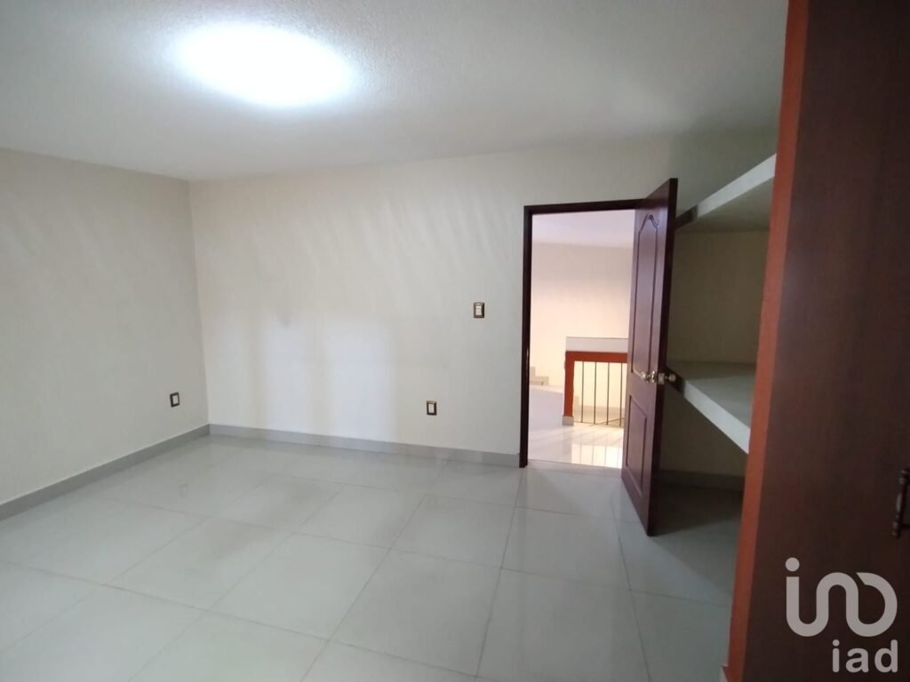 Conjunto de 5 oficinas en renta en Juan Álvarez, Vértice, Toluca, Méx.