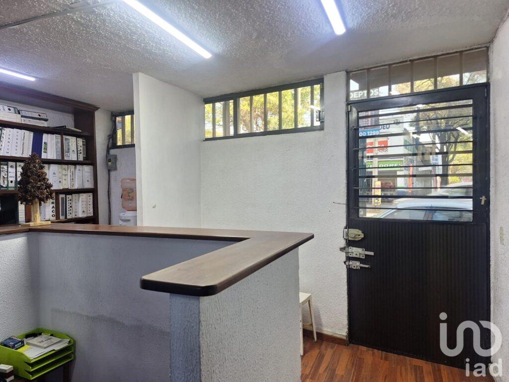 Venta de Casa con Uso de Suelo Comercial  y Habitacional en Azcapotzalco