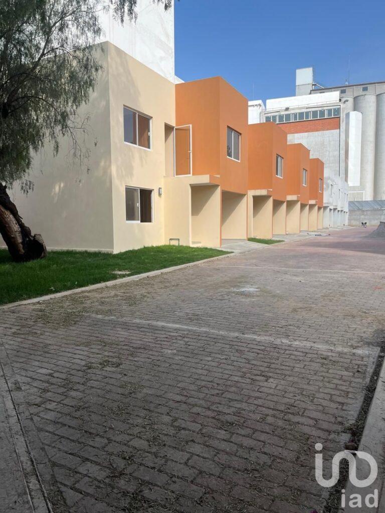 Se vende casa en desarrollo los reyes la paz